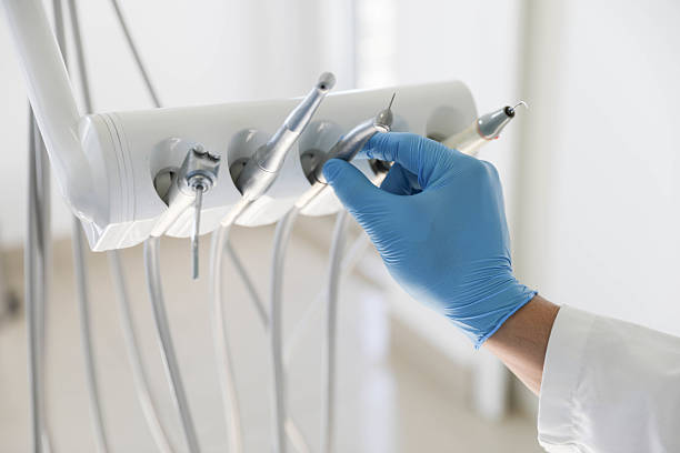 Professional Tooth Extraction technician working in Crouch Mesa, NM